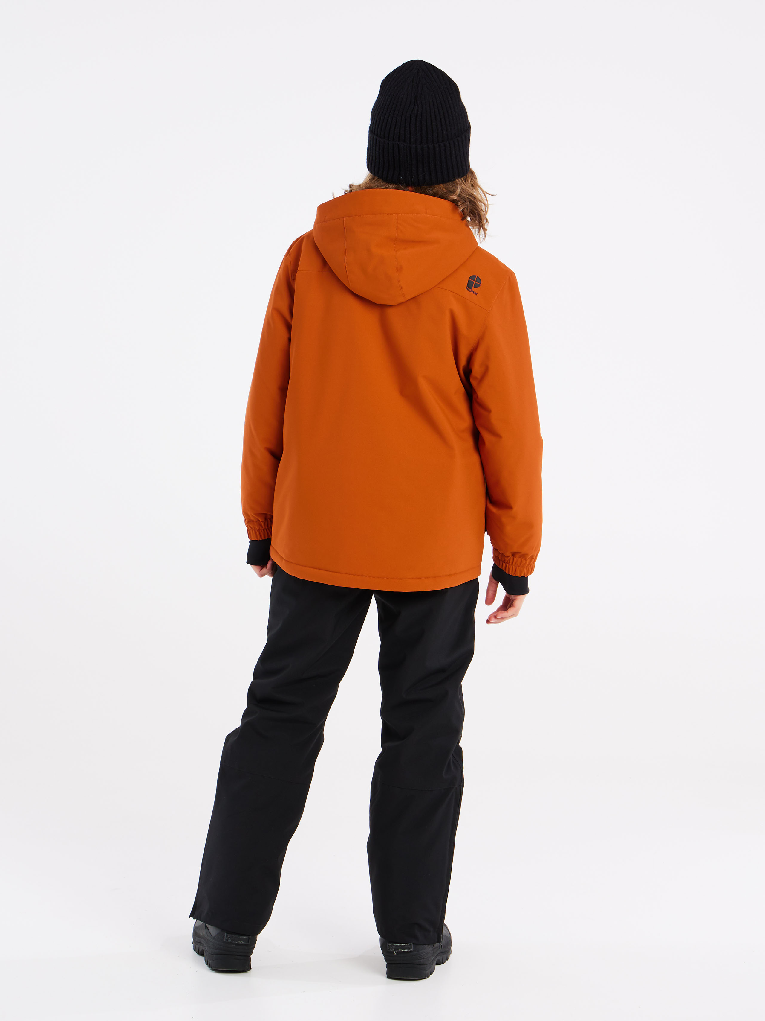 6810932_608_model_back-full_01